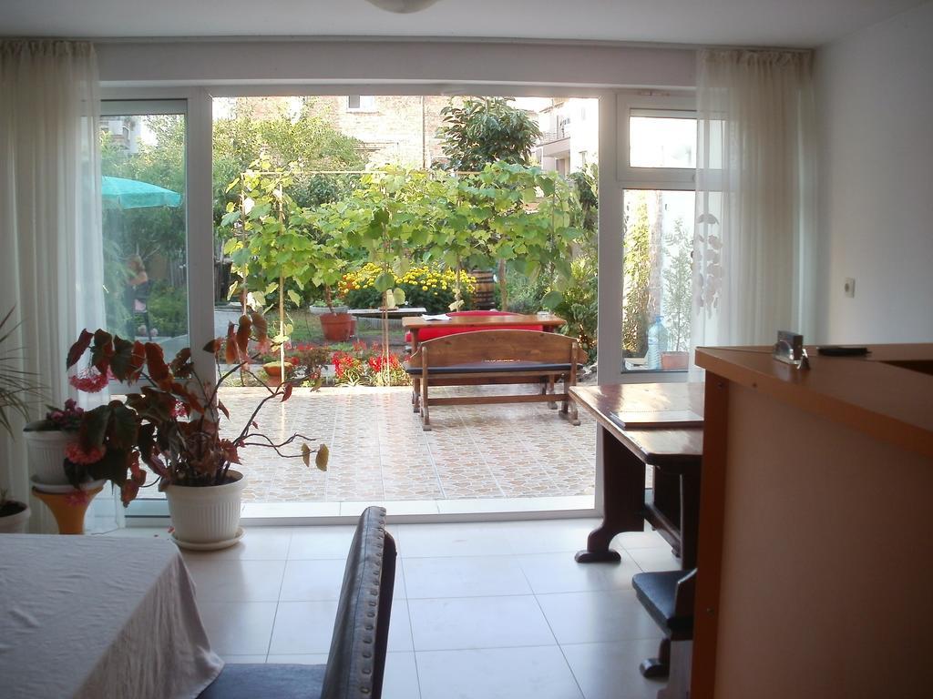 Veda Guest House Поморие Экстерьер фото