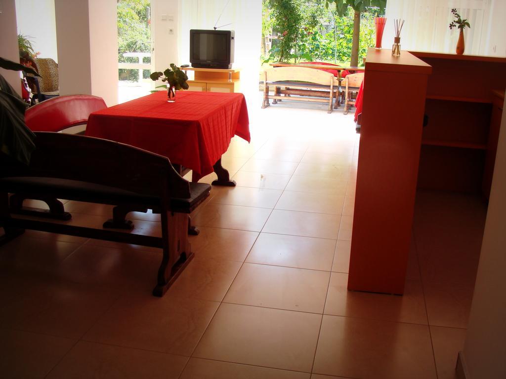 Veda Guest House Поморие Экстерьер фото