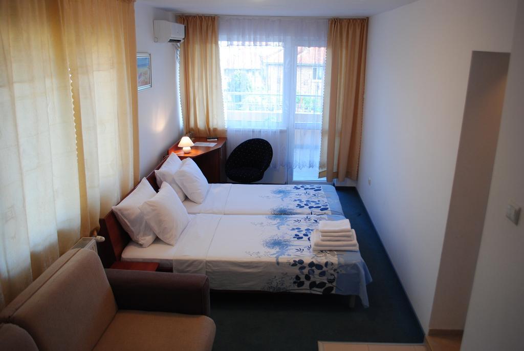 Veda Guest House Поморие Экстерьер фото