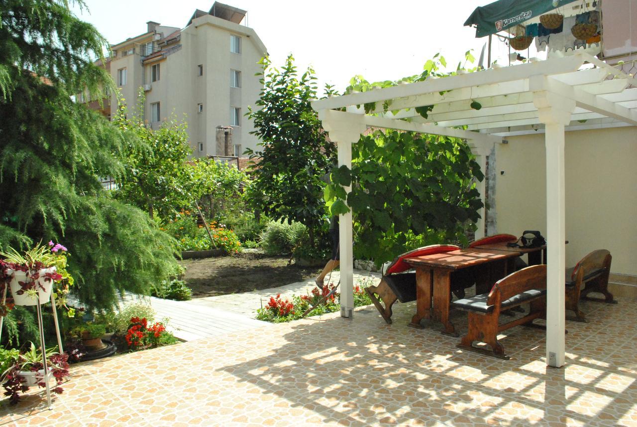 Veda Guest House Поморие Экстерьер фото