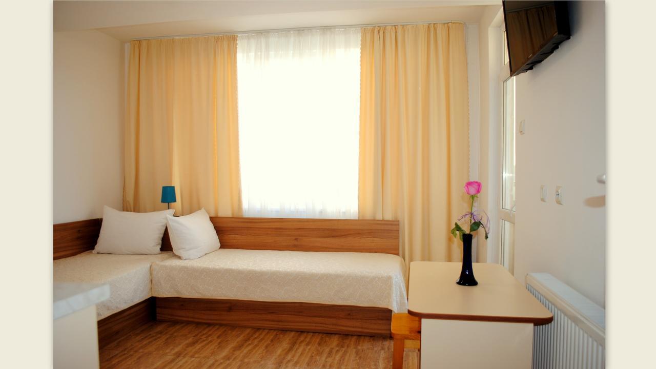 Veda Guest House Поморие Экстерьер фото